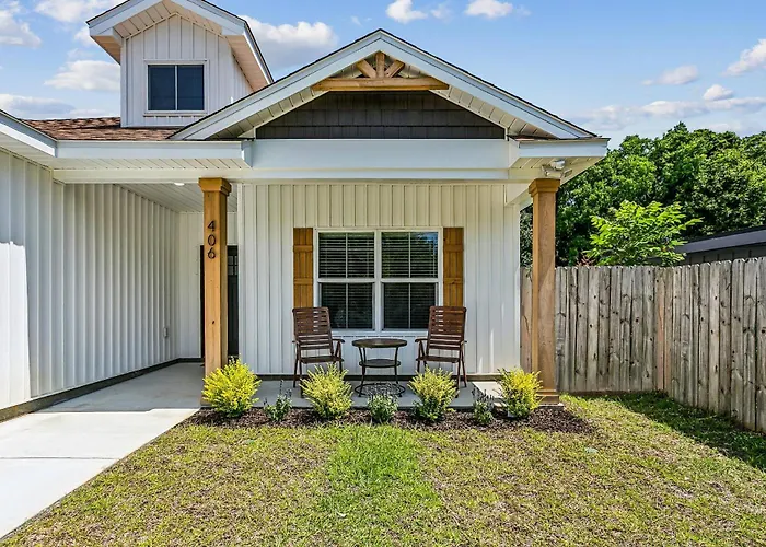 406 Hancock Ln * Pensacola