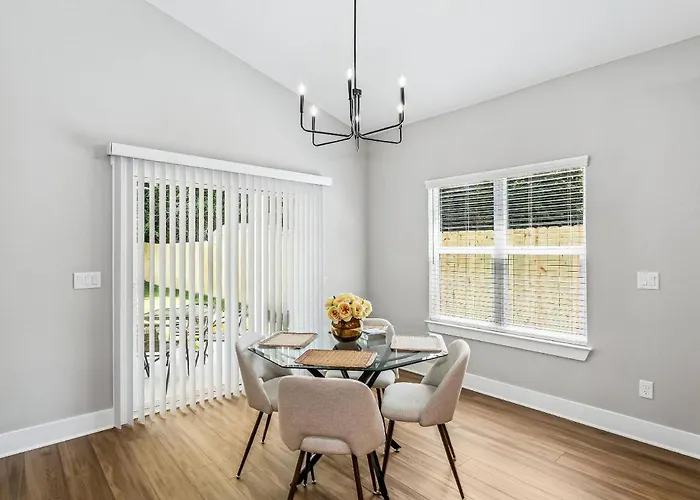 406 Hancock Ln *