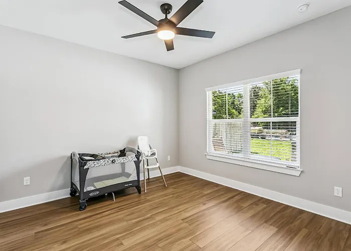 406 Hancock Ln *