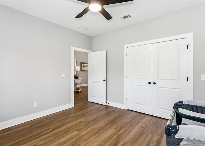 406 Hancock Ln